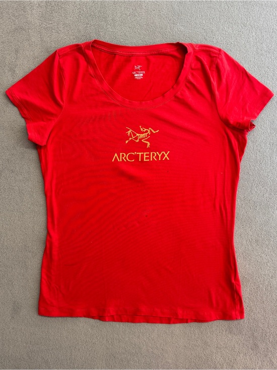 Arc'teryx Tops - Arcteyx T Shirt Large Women's Short Sleeve Crew Logo Cotton Outdoor Red